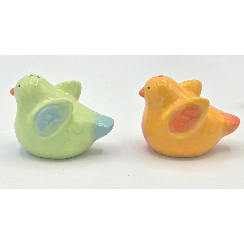 Charming Ceramic Bird Salt &‎ Pepper Shaker Set